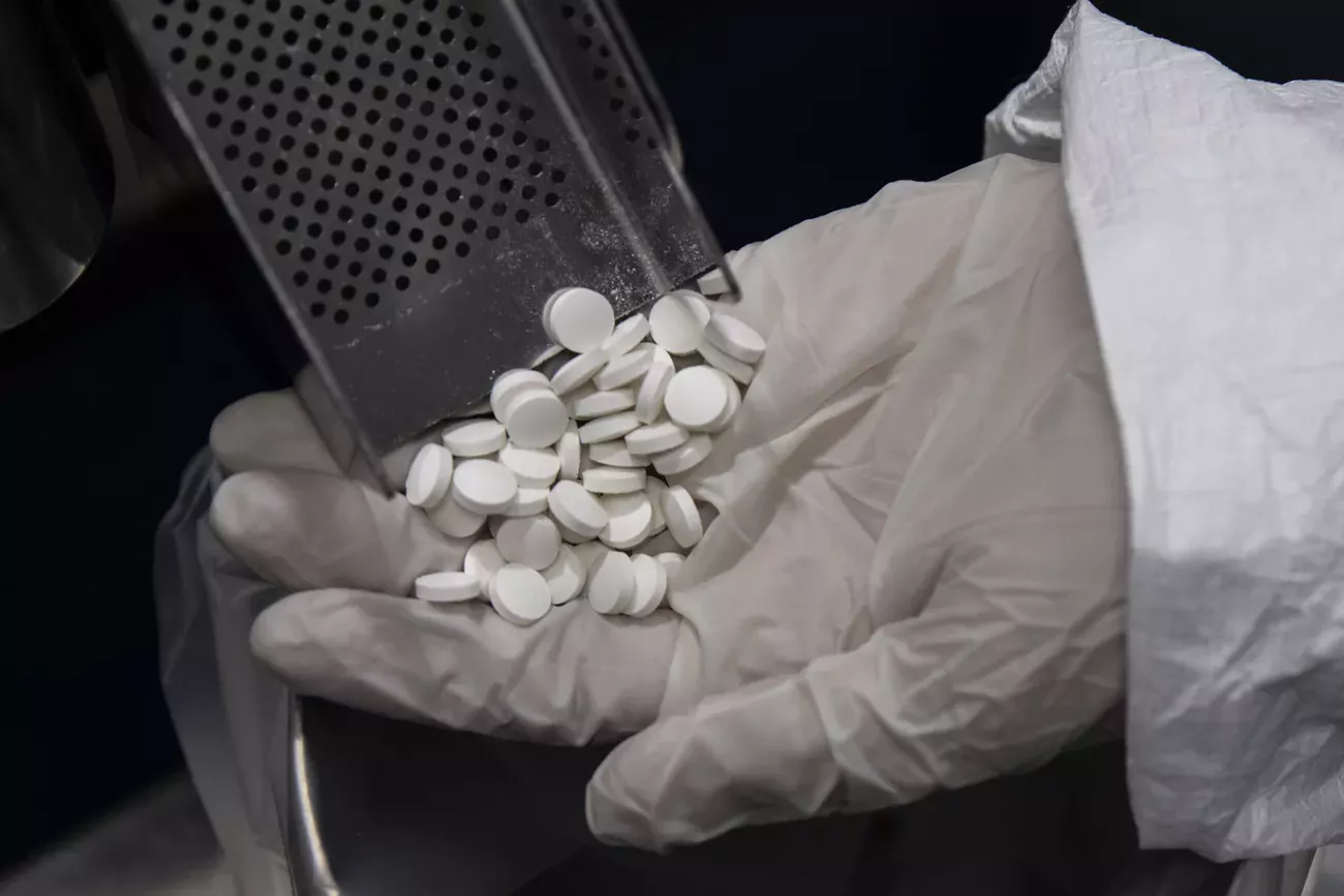 Les produits chimiques et pharmaceutiques affichent une baisse de 19% ou 2,2 milliards de francs, les ventes de médicaments s'étant effondrées d'un quart.