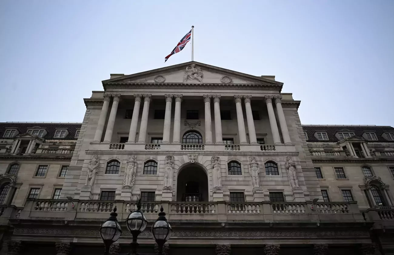 «Même si l'activité économique s'affaiblit sans aucun doute, il y a des signes qu'elle est plus résistante que prévu et il n'est pas clair à quel rythme le marché du travail va se détendre», note la BoE dans les minutes de sa réunion.