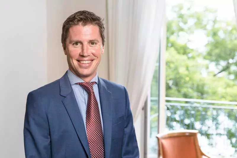 Valentin Girard. Il a exercé chez UBS, principalement à Zurich, avant de revenir à Neuchâtel en 2014 pour intégrer Bonhôte.