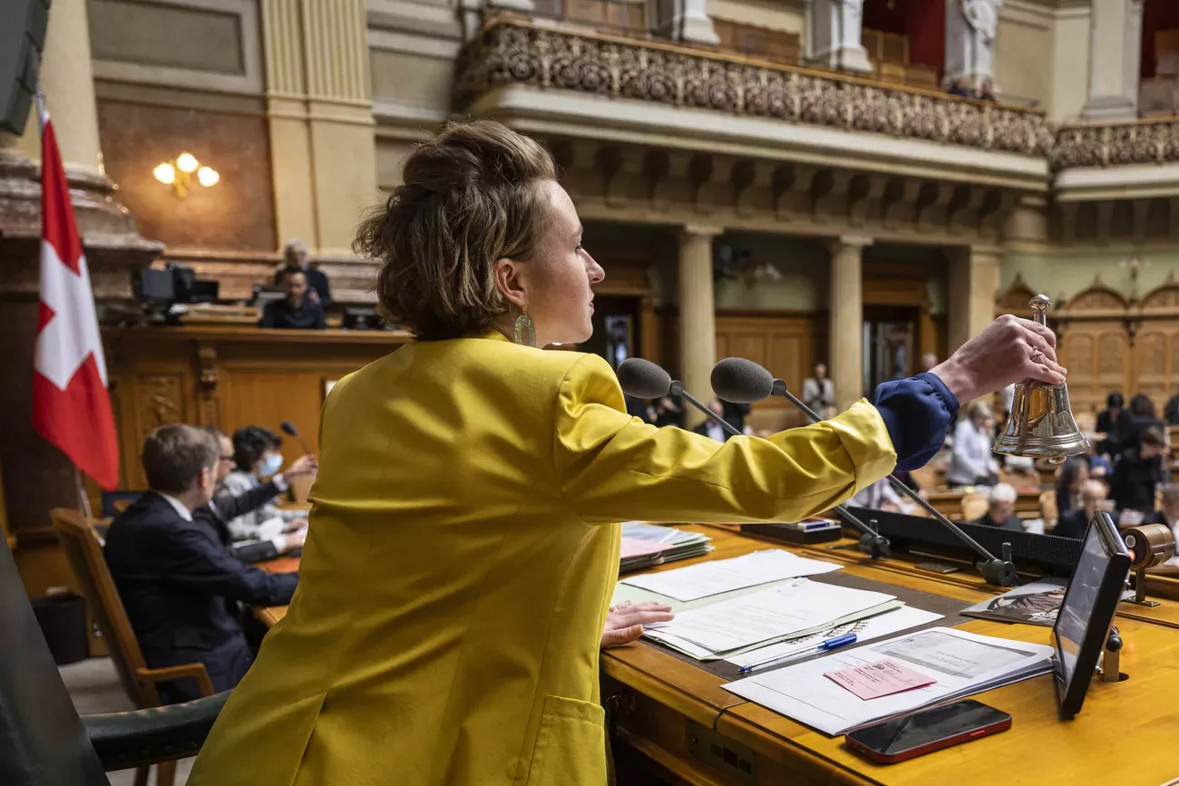 La présidente du Conseil national, Irene Kaelin, a ouvert une session de printemps 
sans masque ni paroi en plexiglas.