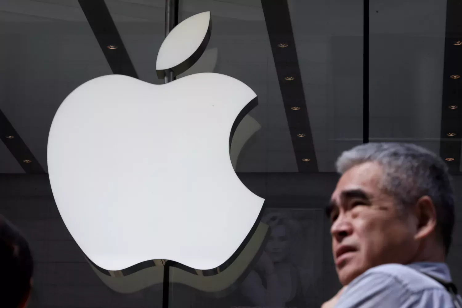 Les activités de SoftBank suscitent un regain d'intérêt aux Etats-Unis depuis que le président élu Donald Trump a évoqué début décembre une promesse de son PDG, Masayoshi Son, pour 50 milliards d'investissements et 50.000 nouveaux emplois aux Etats-Unis.