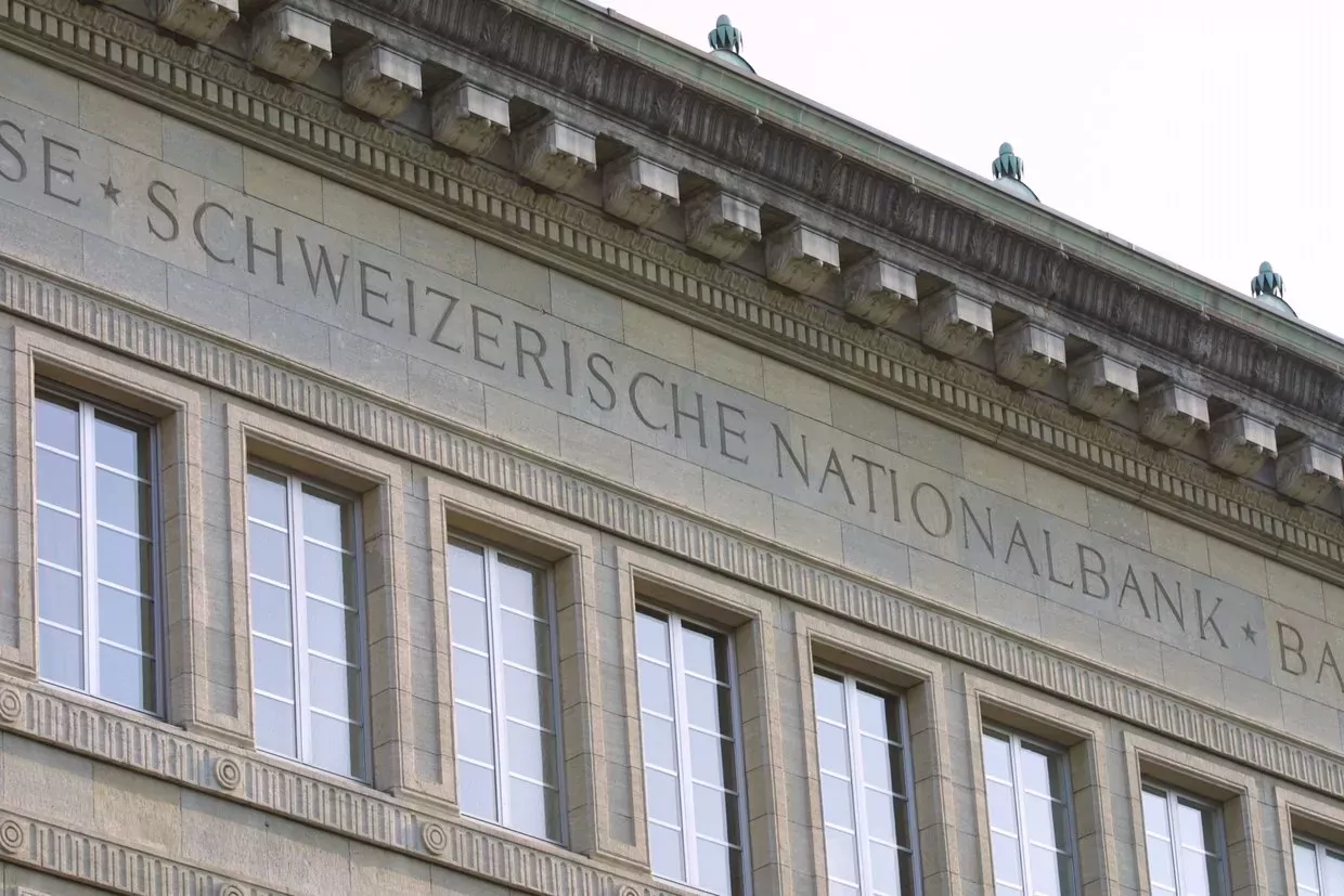 Tant que l'inflation resterait basse, l'institut d'émission ne changera pas son fusil d'épaule.(keystone)