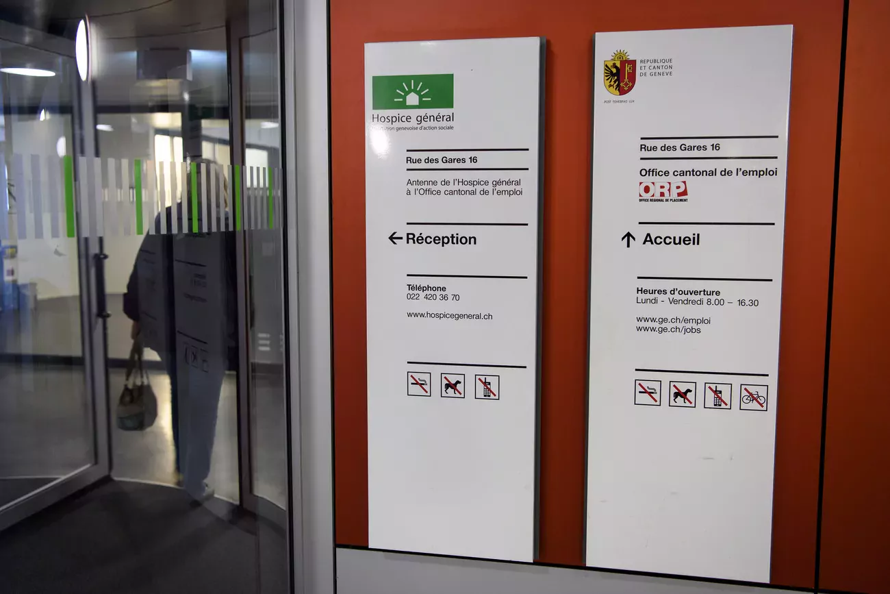 Cette révision des pronostics en matière d'emploi intervient alors que la Suisse bat des records à la baisse en matière de chômage. (keystone)
