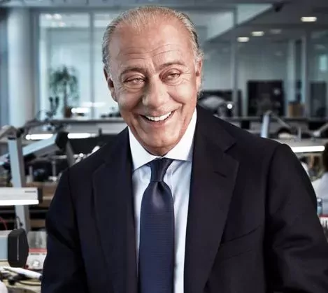 Fawaz Gruosi est le fondateur et le directeur créatif de la marque en charge du développement des collections de joaillerie et horlogerie. 