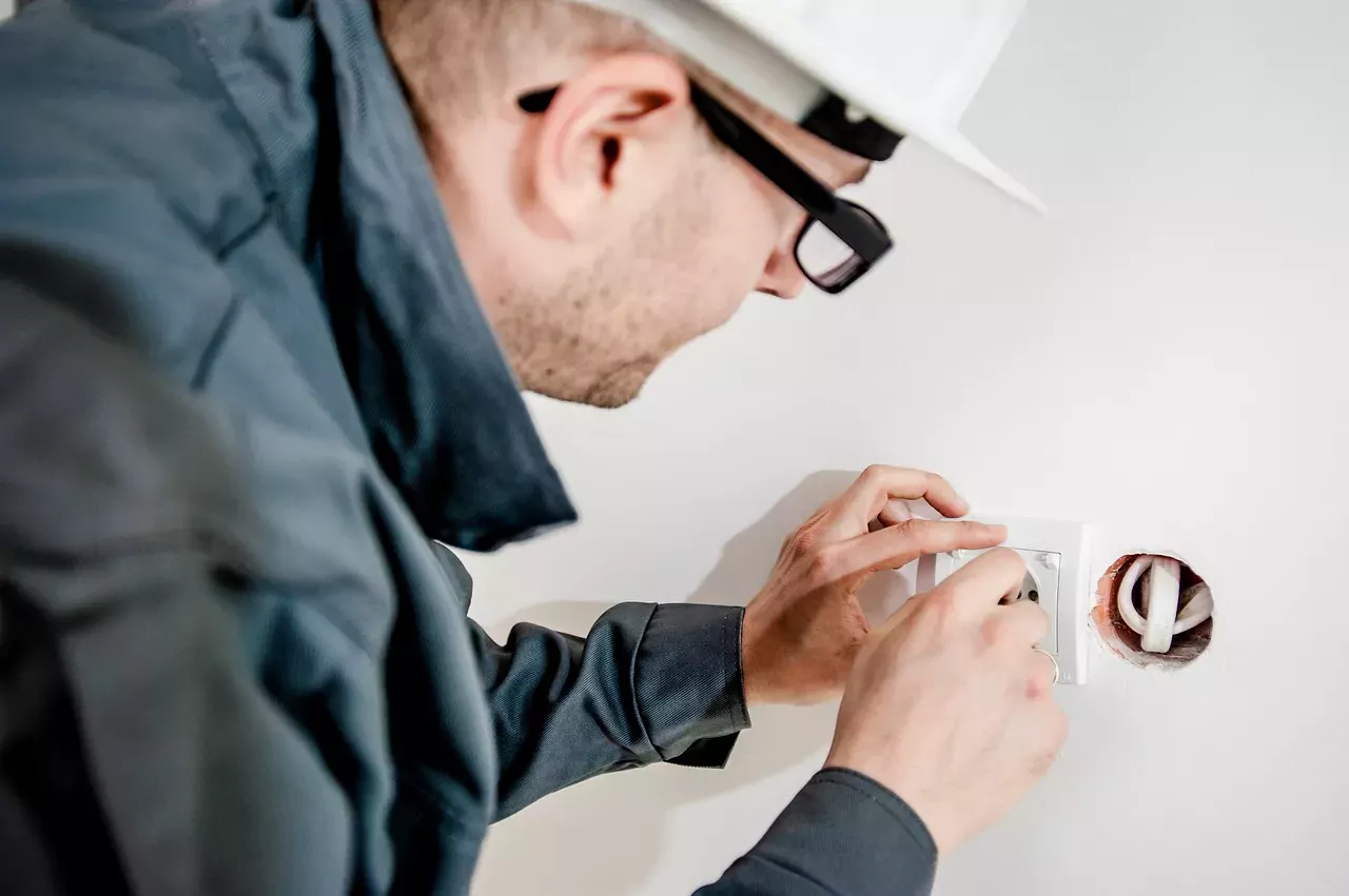 Les électriciens figurent parmi les professions les plus recherchées en Suisse. (pixabay)