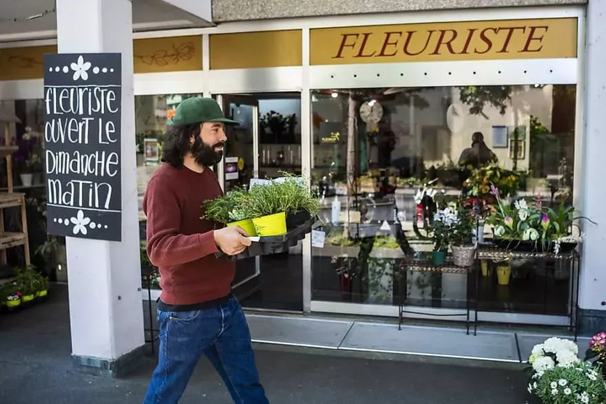 Les commerces autorisés pourront ouvrir le dimanche dans les cantons romands, tant que les directives de la Confédération sont respectées.