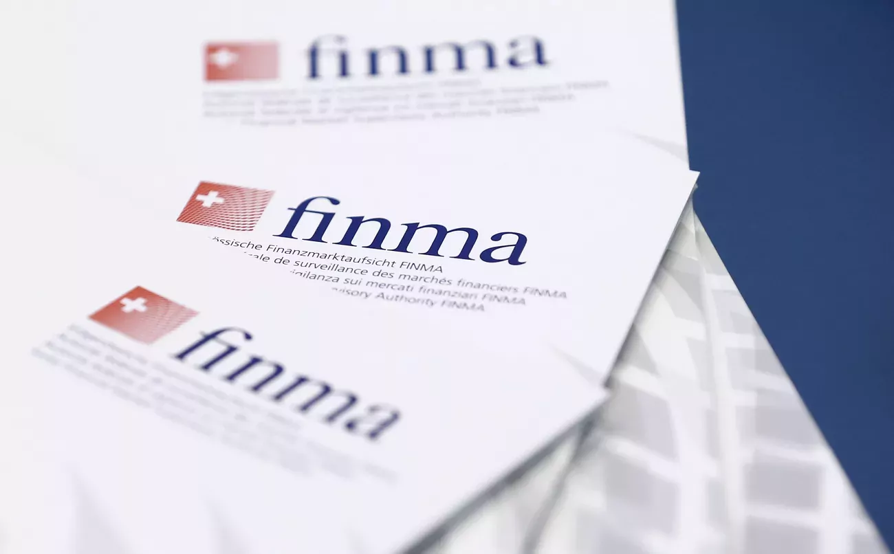 Le nombre de contrats sans solide clause de réversion a été réduit de 90%, mais le dixième restant représentait fin juillet encore un volume de 40 milliards de francs, s'alarme jeudi la Finma.