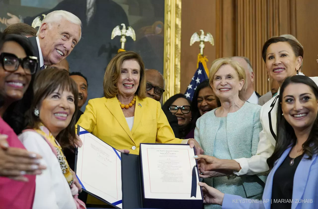 «L'Inflation reduction act» (IRA) est un texte de loi débloquant 420 milliards de dollars d'investissements, dont 369 pour le climat, pour l'industrie «made in USA».