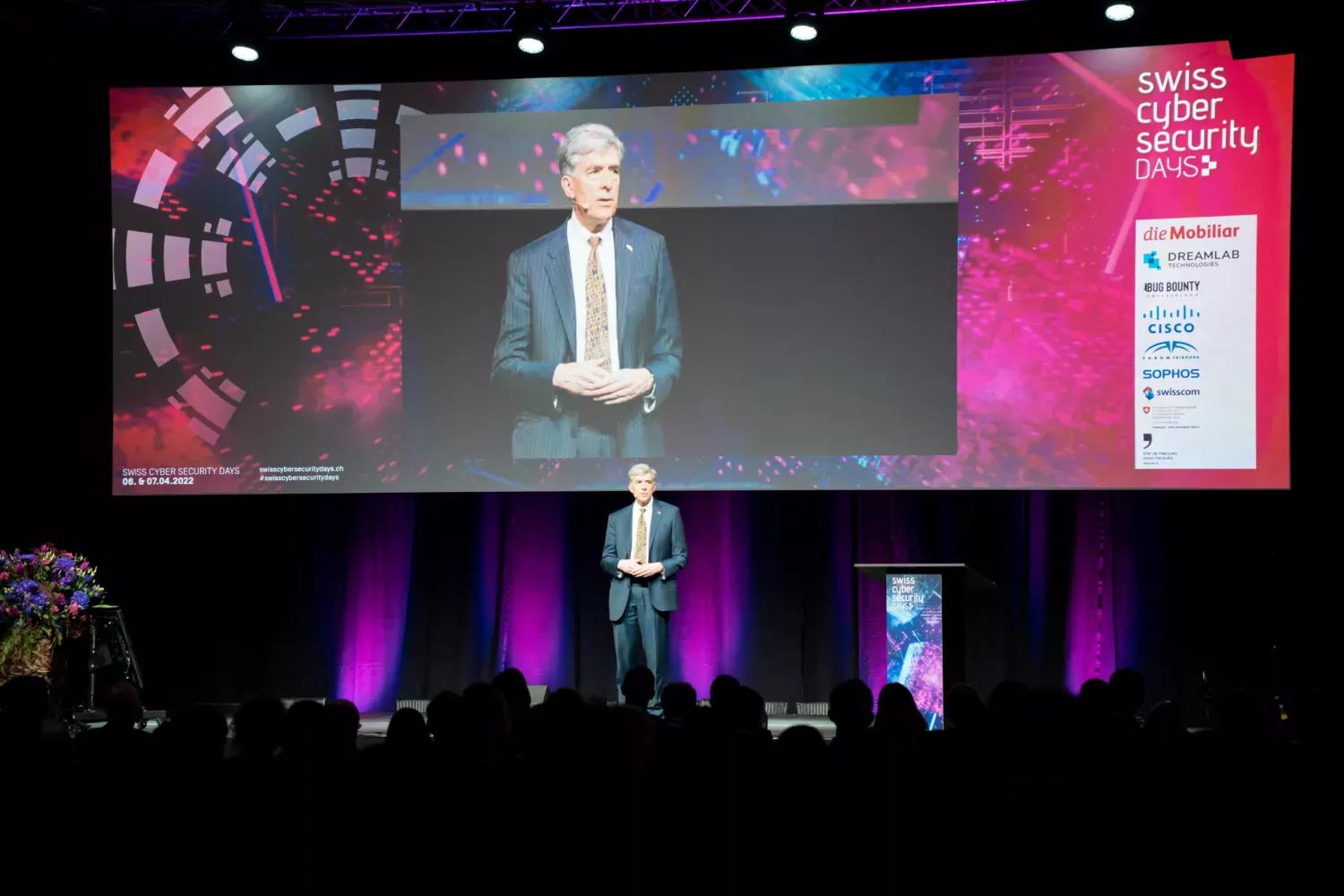 Le temps fort de la première journée du congrès a été l’intervention de Chris Inglis, directeur national de la cybersécurité et conseiller du président des États-Unis Joe Biden. Il a souligné l’importance d’une collaboration forte.