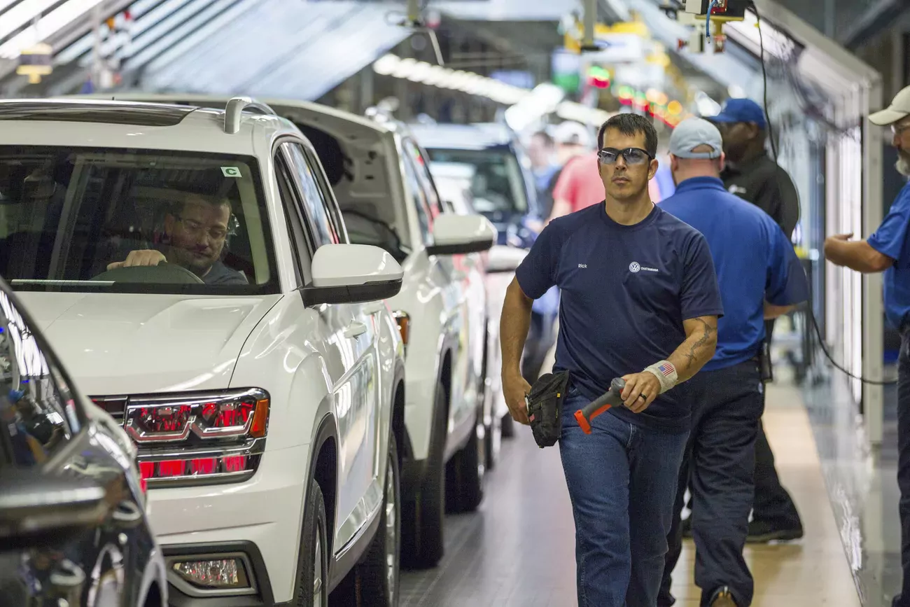 Les créations d'emplois de juillet sont moins fortes toutefois que celles de juin, qui avaient surpris par leur vigueur. Elles ont néanmoins été révisées en baisse, à 455.000 contre 497.000 initialement annoncées.
