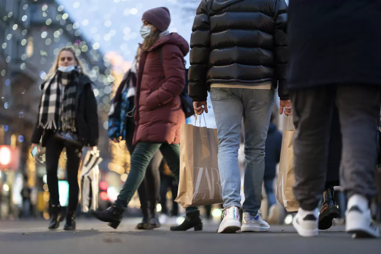 Le Conseil fédéral à étoffé sa liste des pays en provenance desquels une quarantaine est obligatoire. D'autres mesures pourraient encore être prises d'ici la fin de la semaine.