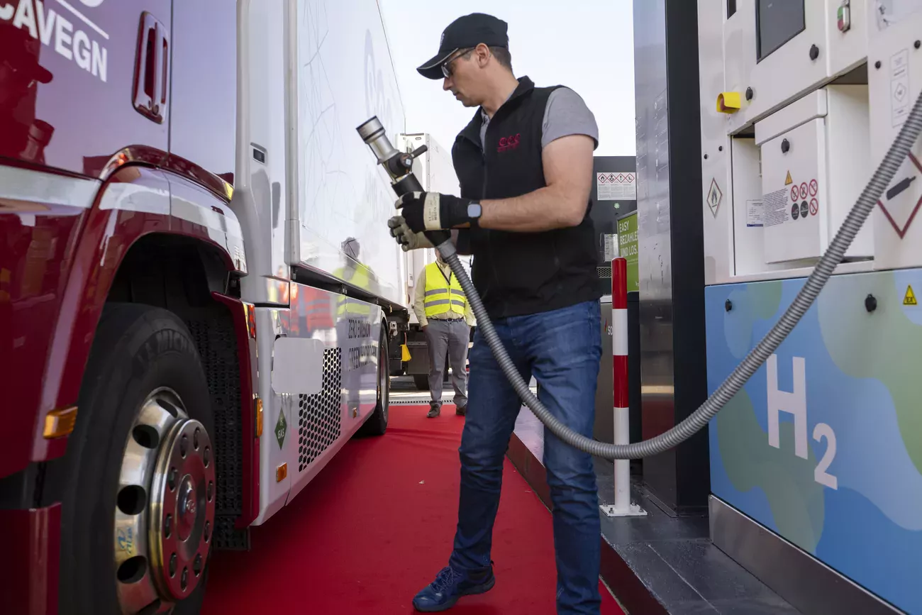 A ce jour, une centaine de camions et 150 voitures de tourisme sont équipés de piles à combustible à hydrogène en Suisse.
