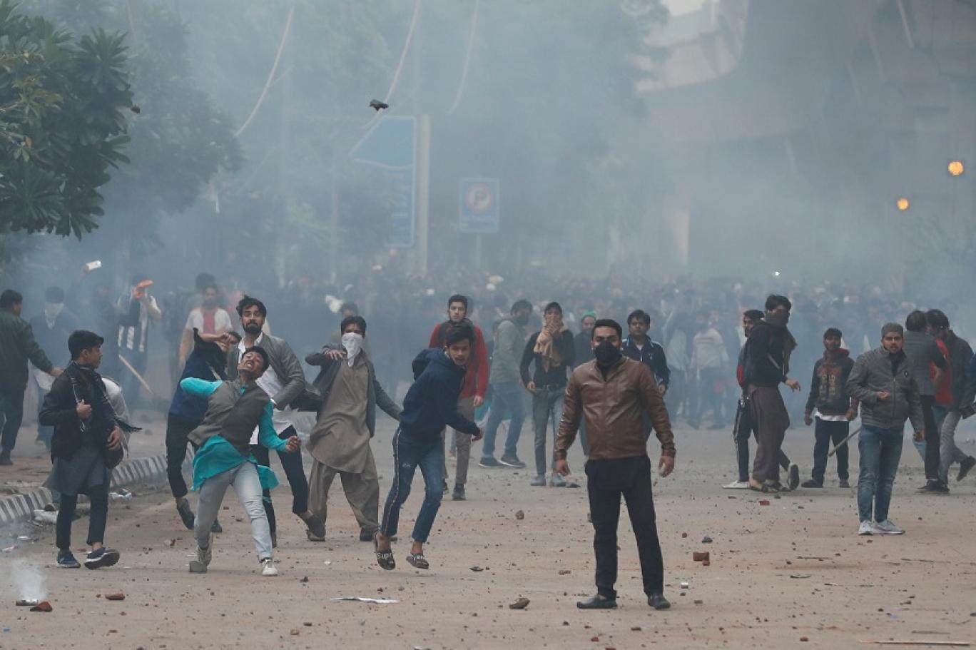 اندلعت احتجاجات عنيفة منددة بقانون منح الجنسية لغير المسلمين في عدة مدن هندية