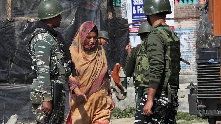 في أغسطس الماضي ألغت الحكومة الهندية الحكم الذاتي لإقليم كشمير ذي الأقلية المسلمة