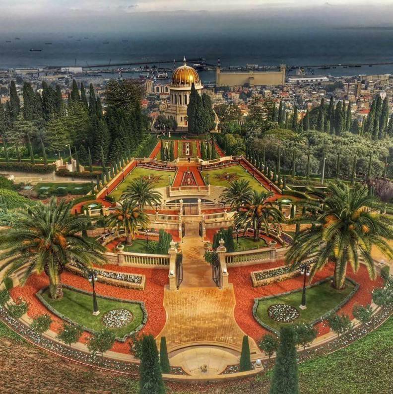 مقام مؤسس البهائية بهاء الله في عكا المحتلة
