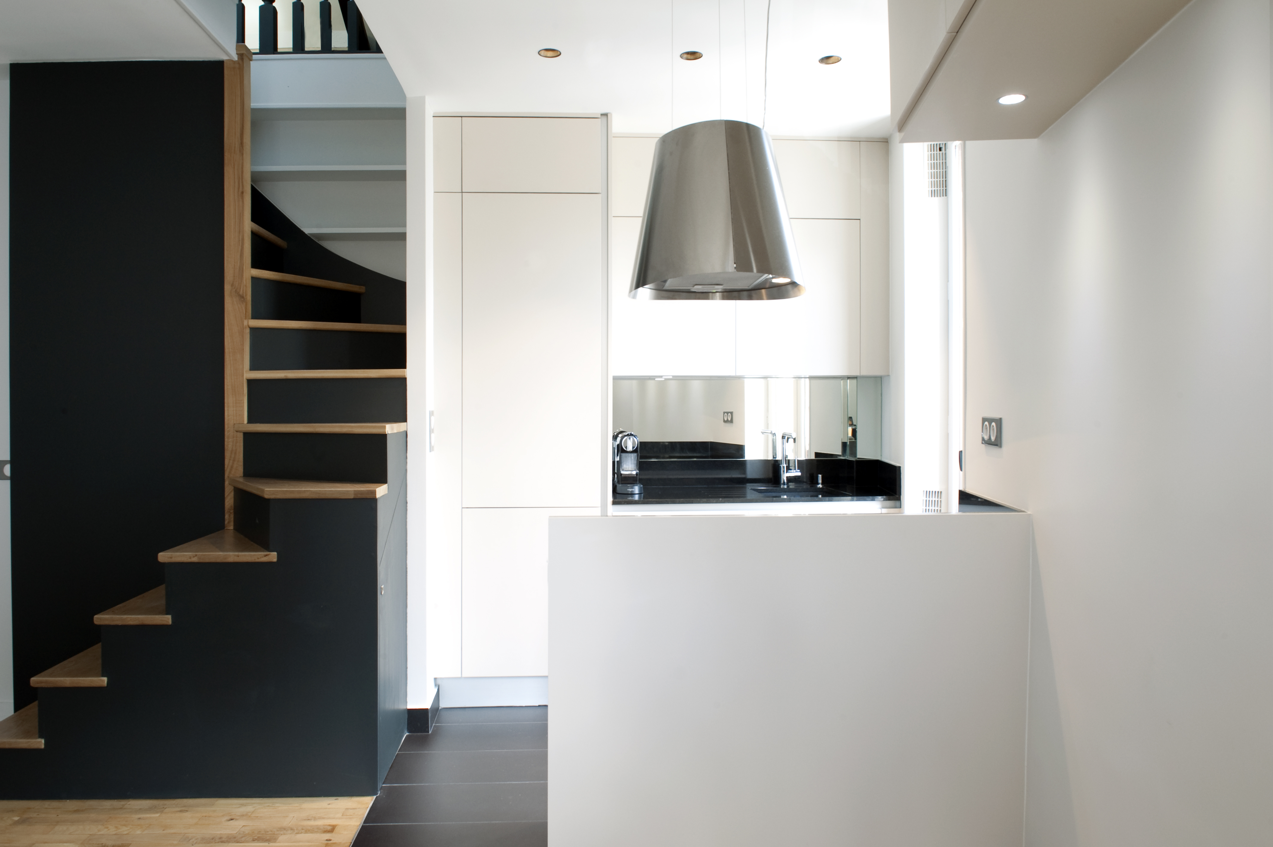 Création cuisine et escalier – rénovation d'appartement Gard