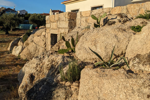 Mur en granit-construction-maison-Belmonte