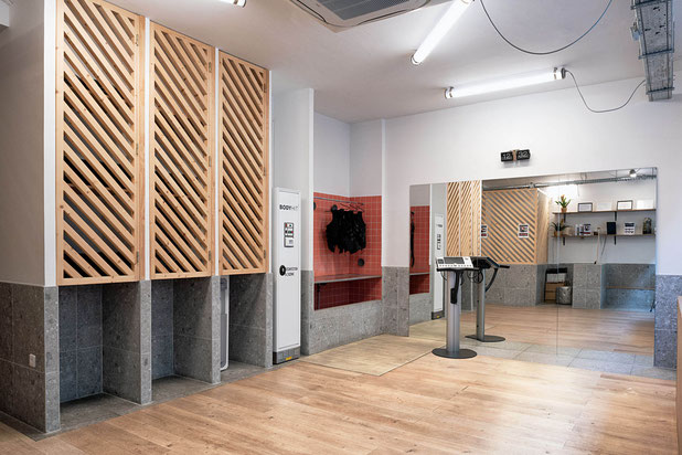 Un miroir pendant l'effort-renovation-boutique_local-Paris