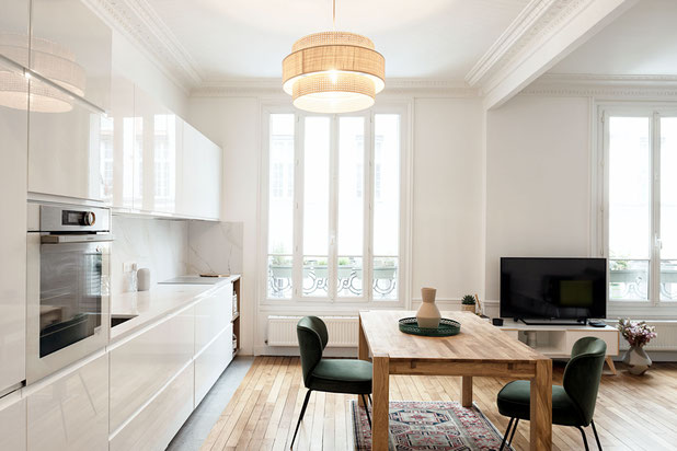 Une cuisine - séjour avec fenêtres-renovation-appartement-Paris