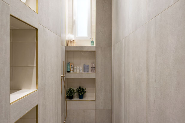 Une salle d'eau et sa petite fenêtre-renovation-appartement-Paris