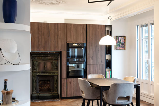 Une salle à manger  au luminaire flexible - Position 1-renovation-appartement-Paris