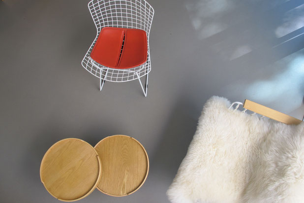 Béton ciré, fauteuil Honoré et chaise Bertoïa-renovation-maison-Rezé