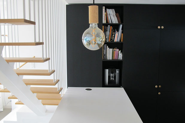 Escalier effet suspendu bois et blanc-renovation-maison-Rezé