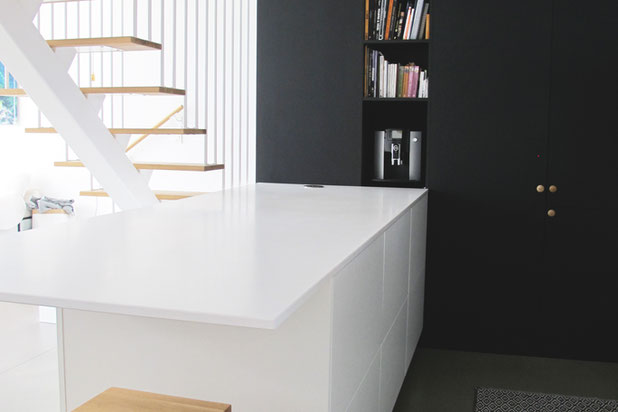 Escalier effet suspendu bois et blanc-renovation-maison-Rezé