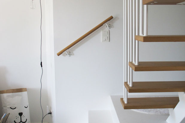 Escalier effet suspendu bois et blanc-renovation-maison-Rezé