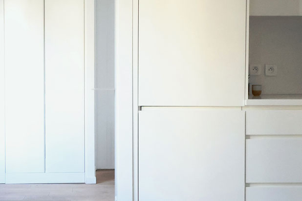 Vue de la cuisine et de l'entrée-renovation-appartement-Paris