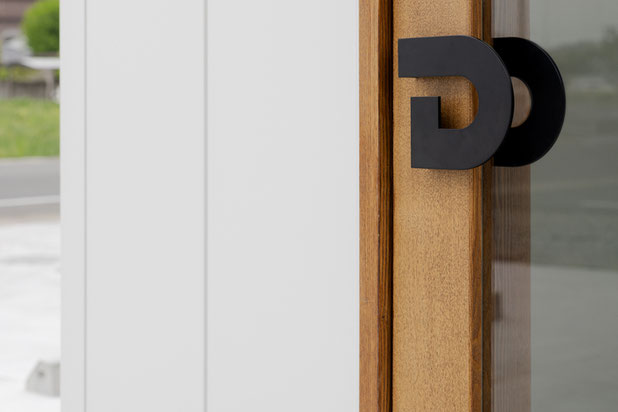 Détail de la porte d'entrée de la boutique-construction-boutique_local-Isesaki