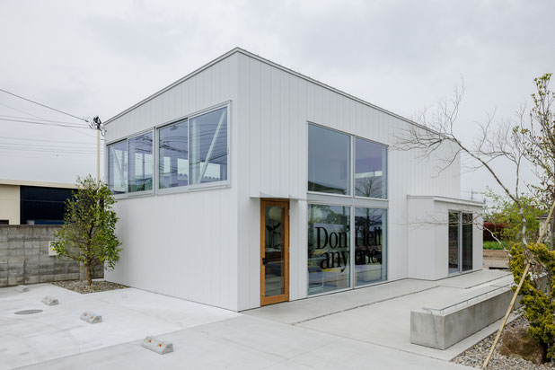 Vue depuis l'extérieur-construction-boutique_local-Isesaki