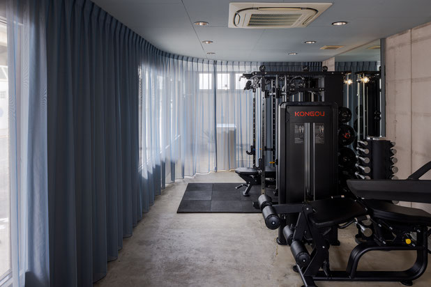 Atmosphère avec les rideaux fermés-renovation-boutique_local-Kiryu