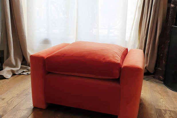 Fauteuil retapissé en velours orange-amenagement-maison-Paris