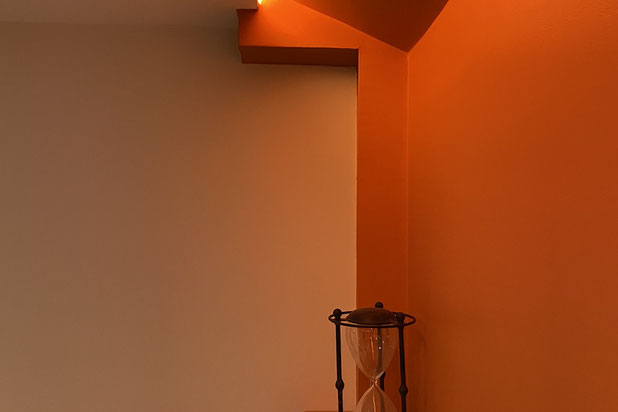 Photo détails des étagères et gorge lumineuse-renovation-maison-Rochefort-en-Yvelines