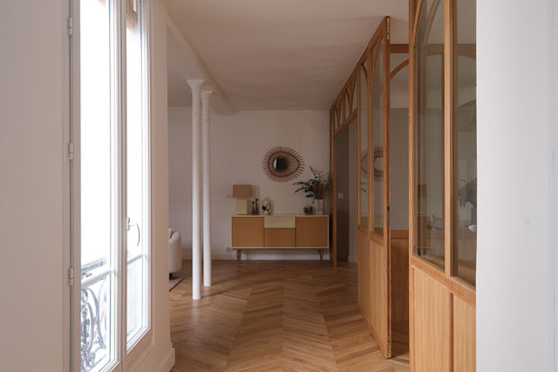 Vue depuis l'entrée sur le séjour-renovation-appartement-Paris