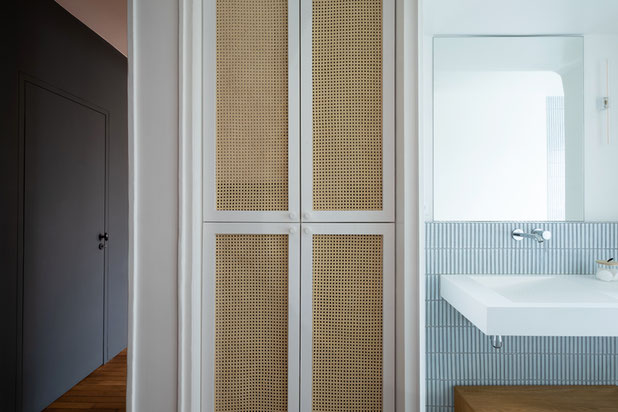 Vue depuis la chambre sur la salle de bain-renovation-appartement-Paris