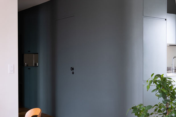 Vue sur l'entrée/buanderie/cuisine-renovation-appartement-Paris