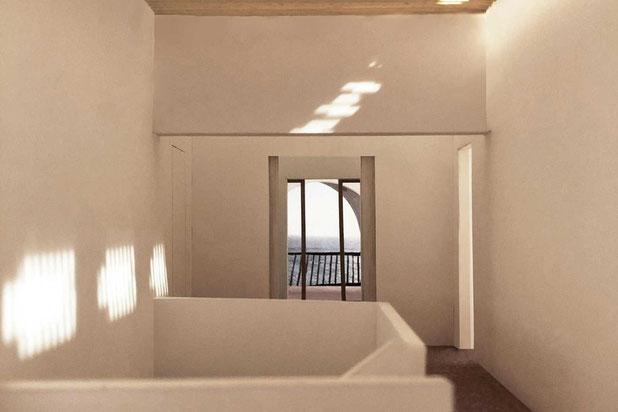 Cage d’escalier baignée de lumière zénithale-renovation-maison-Ibiza