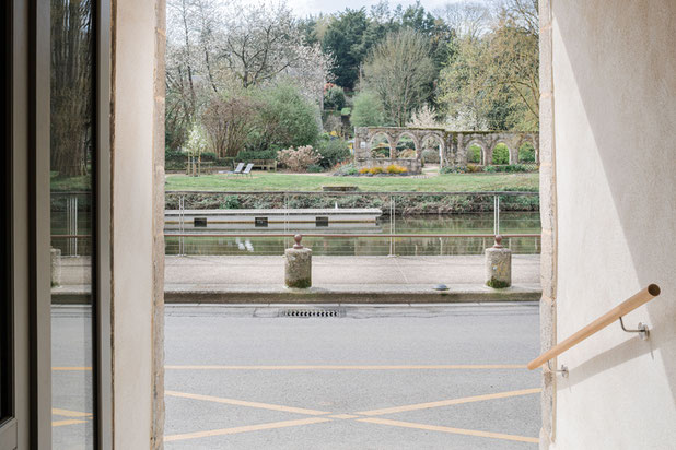 Vue depuis l'entrée-renovation-cafe_restaurant-Josselin
