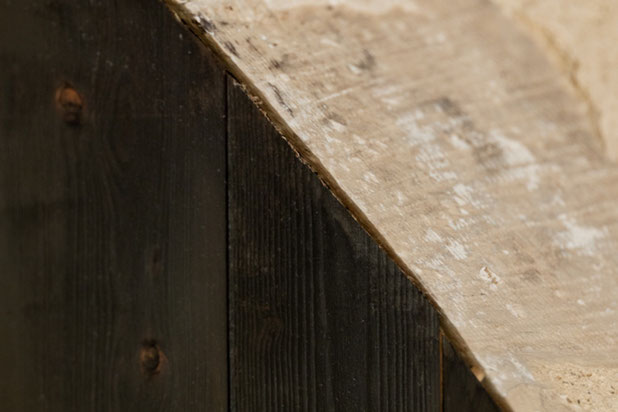 Détail bois brûlé-renovation-cafe_restaurant-Paris