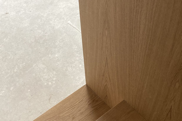 Détail cadre de porte en chêne-renovation-maison-Viterbo