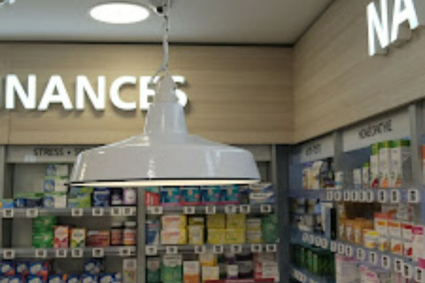 Détail suspension comptoir-renovation-boutique_local-Antony