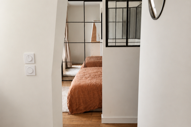 Passage entre pièce de nuit et de jour-renovation-appartement-Paris