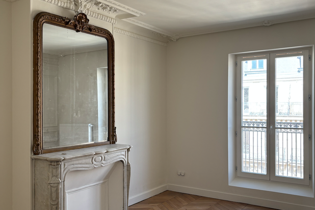 Vue d'une pièce de vie intérieure restaurée-rehabilitation-immeuble-Paris