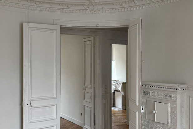Vue d'une pièce de vie intérieure restaurée-rehabilitation-immeuble-Paris