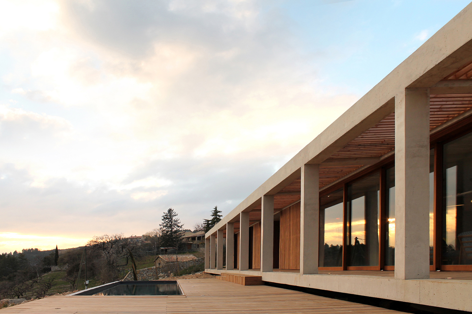 maison de vacances en béton et bois – construction de maison neuve Hautes-Alpes