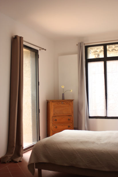 Ancienne zone de travail transformée en Chambre-rehabilitation-maison-Aniane