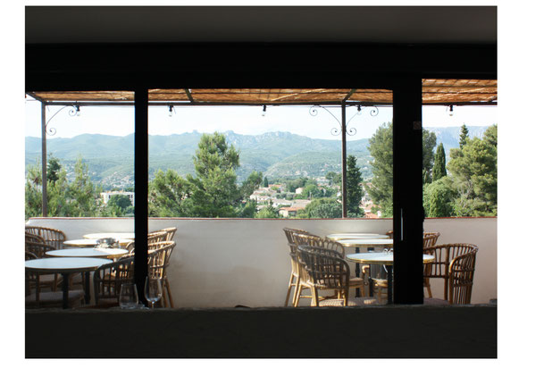 Au loins la chaine de l'étoile-renovation-cafe_restaurant-Allauch