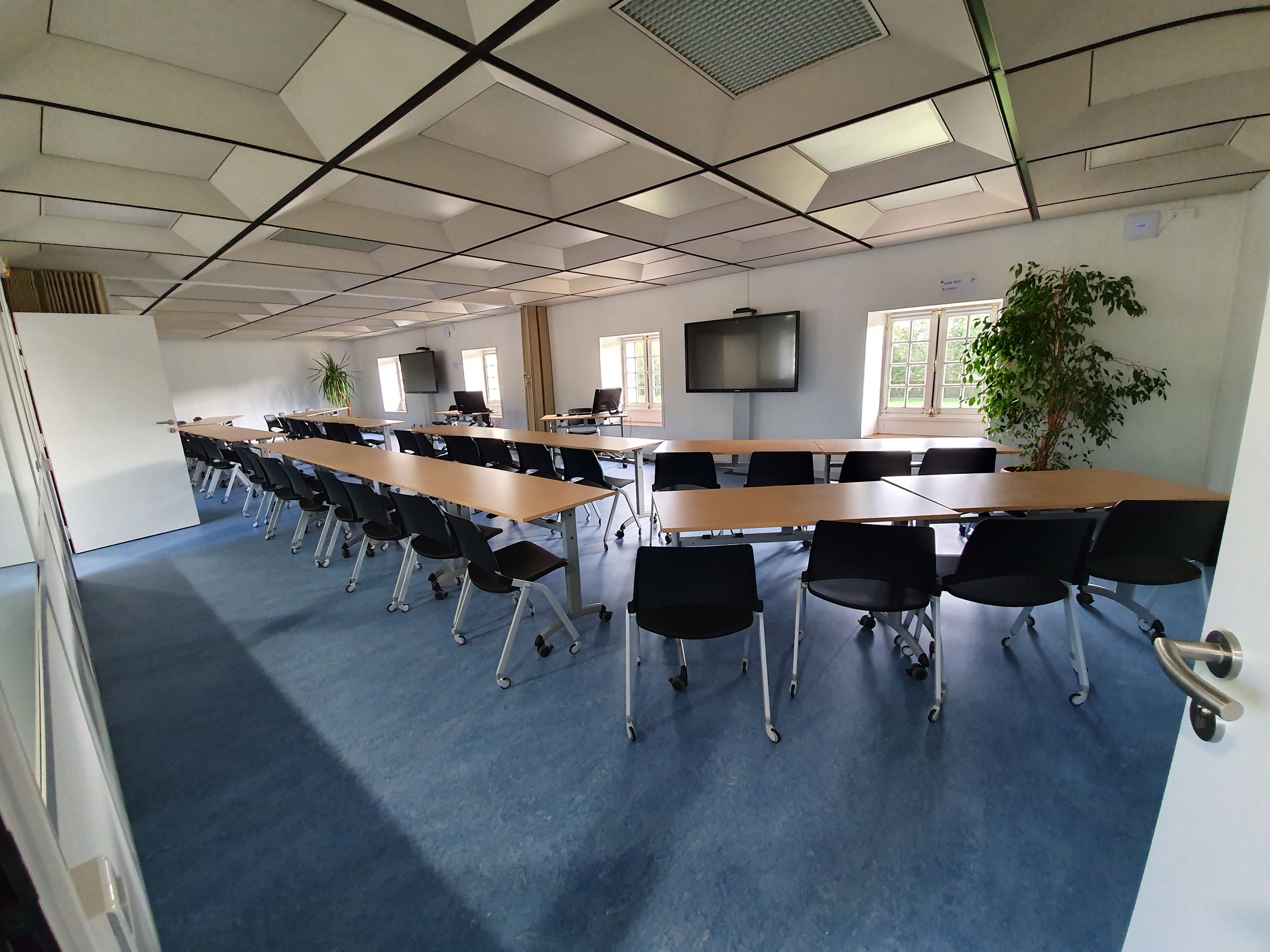 Réaménagement des salles de la CCI Rochefort et Saintonge – aménagement de bureaux Charente-Maritime Réaménagement des salles de la CCI Rochefort et Saintonge – aménagement de bureaux Charente-Maritime